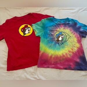 Bucee’s Graphic T-Shirts Kids XS/S tie-dye red incl 4 stickers
